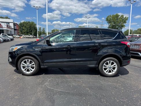 Used 2017 Ford Escape SE AWD/4WD image 2