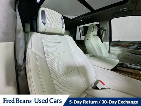 Used 2022 Cadillac Escalade Premium Luxury Platinum AWD/4WD image 38
