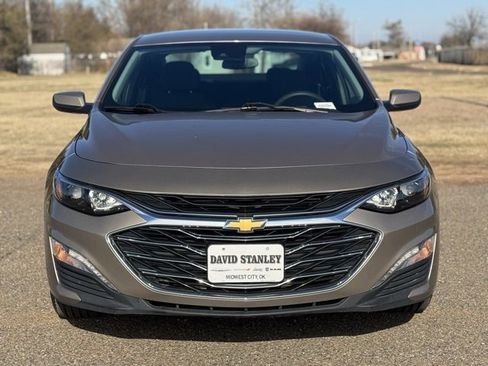 Used 2023 Chevrolet Malibu LT image 2
