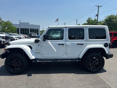 Used 2023 Jeep Wrangler Unlimited Sahara w/ Cold Weather Group AWD/4WD image 16