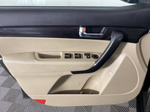 Used 2013 Kia Sorento LX w/ Convenience Pkg FWD image 12