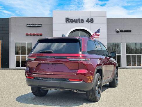 Used 2024 Jeep Grand Cherokee Limited w/ Black Appearance Package AWD/4WD image 5