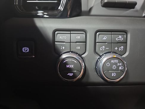 New 2026 GMC Sierra 3500 AT4 w/ Technology Package AWD/4WD image 27