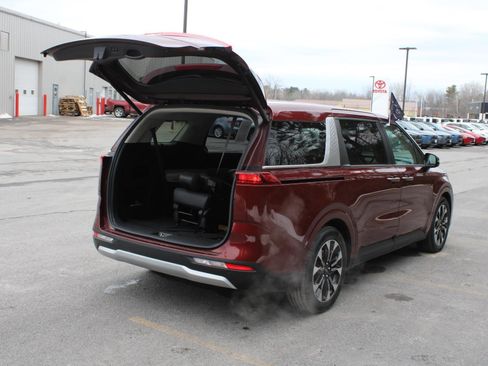 Certified 2022 Kia Carnival EX image 7