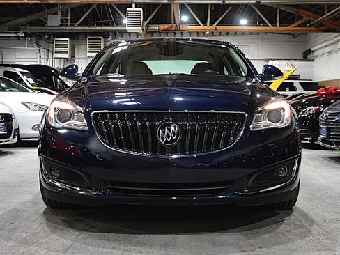Used 2016 Buick Regal image 2
