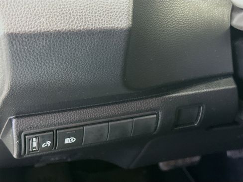 Used 2022 Toyota Corolla SE image 16