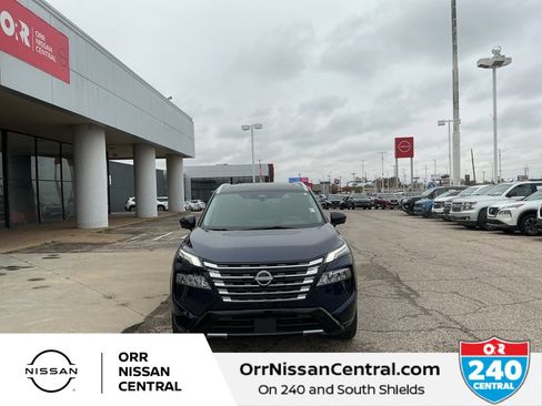 Used 2024 Nissan Rogue Platinum w/ Platinum Premium Package image 2