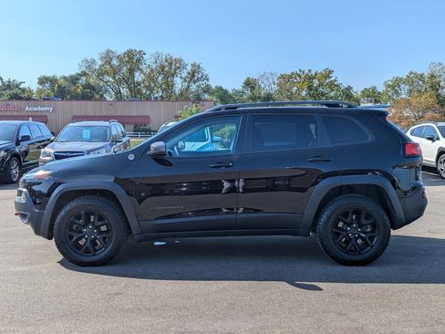 Used 2017 Jeep Cherokee Trailhawk w/ Cold Weather Group image 10