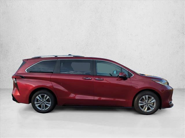 Certified 2022 Toyota Sienna Limited AWD/4WD image 4