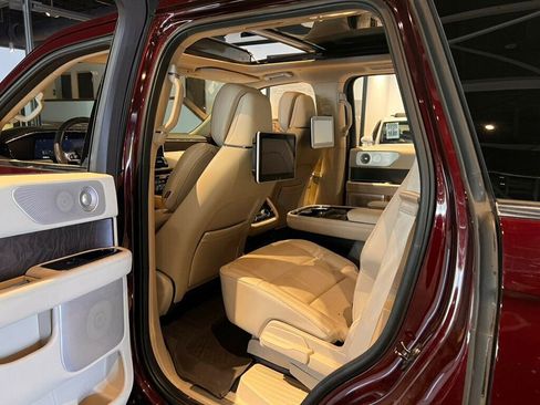 Used 2019 Lincoln Navigator Reserve AWD/4WD image 22