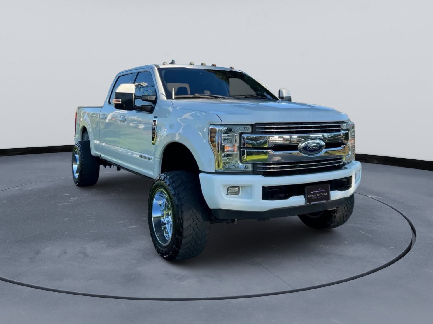 Used 2019 Ford F250 Lariat w/ Lariat Value Package AWD/4WD image 2
