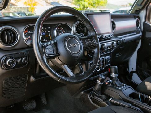 Used 2021 Jeep Gladiator Willys image 10