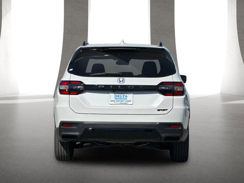 New 2026 Honda Pilot Sport image 5
