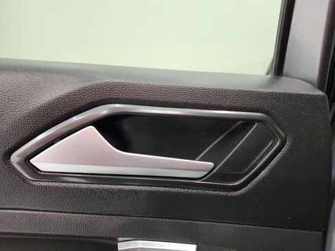 Used 2022 Volkswagen Tiguan SE w/ Panoramic Sunroof Package image 32