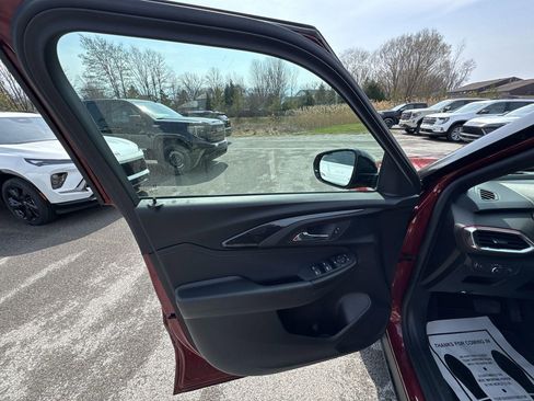 Used 2022 Chevrolet TrailBlazer RS image 22