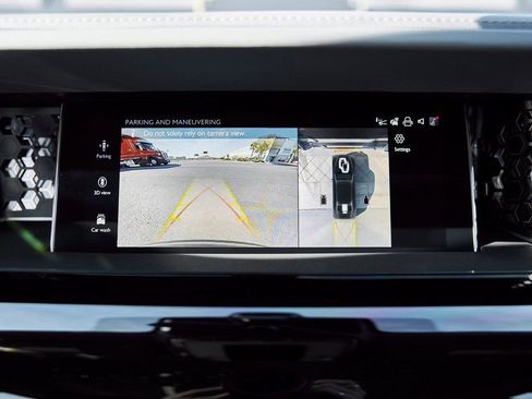 Used 2025 Rolls-Royce Phantom Sedan RWD image 88