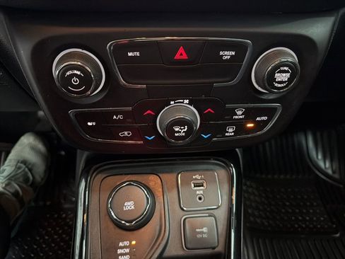 Used 2019 Jeep Compass Limited image 16