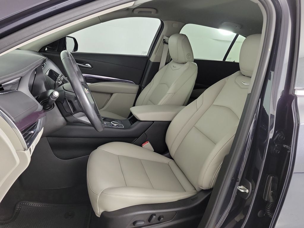Certified 2023 Cadillac XT4 Luxury FWD image 17