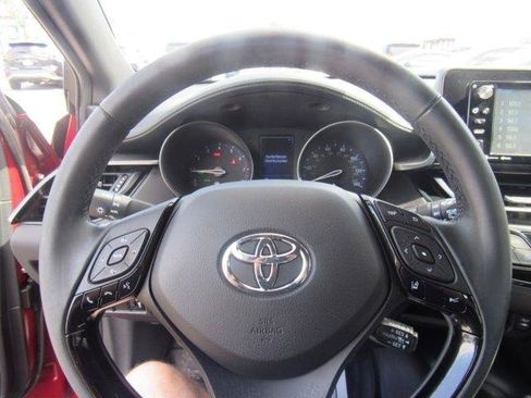 Used 2018 Toyota C-HR XLE FWD image 28