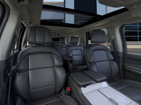 New 2026 Lincoln Navigator Reserve AWD/4WD image 10