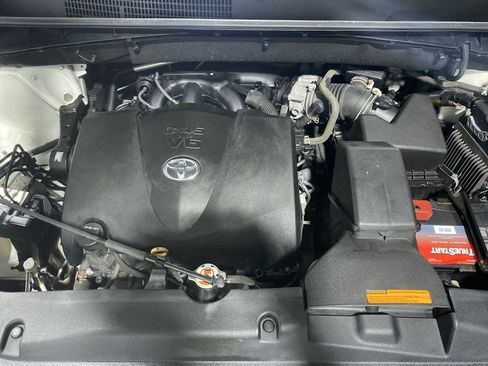 Used 2018 Toyota Highlander Limited Platinum AWD/4WD image 9