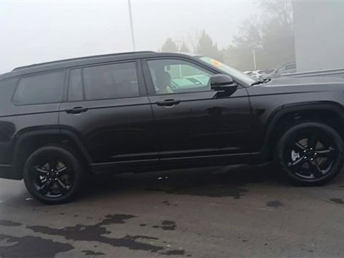 Used 2024 Jeep Grand Cherokee L Limited w/ Black Appearance Package image 4