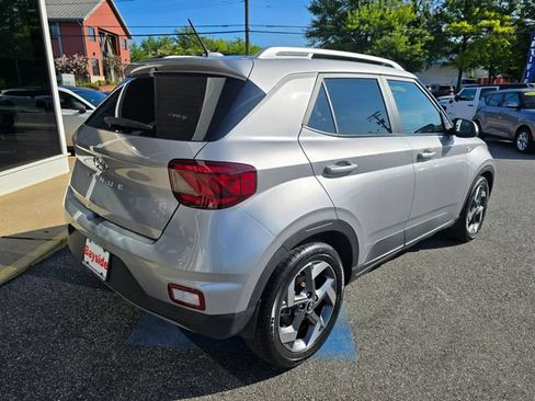 Used 2025 Hyundai Venue SEL FWD image 37
