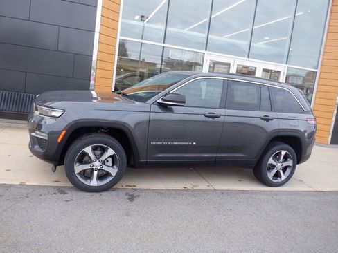 New 2025 Jeep Grand Cherokee Limited w/ Trailer Tow Package image 2