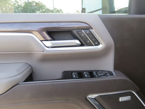 Used 2026 Chevrolet Silverado 2500 LTZ w/ LTZ Convenience Package image 19