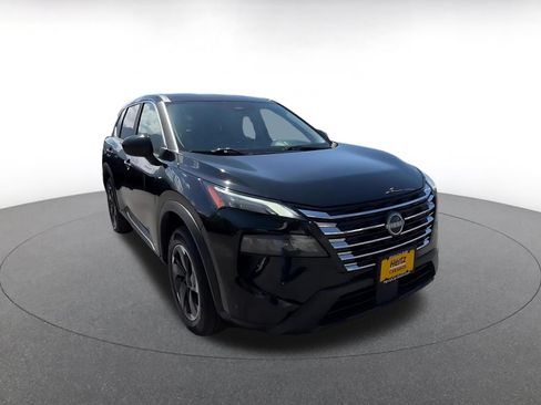 Used 2025 Nissan Rogue SV AWD/4WD image 3
