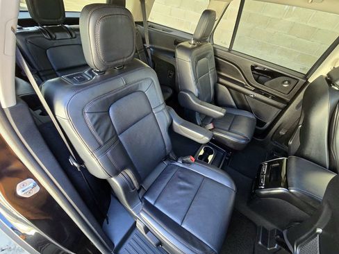 Used 2024 Lincoln Aviator Reserve image 40