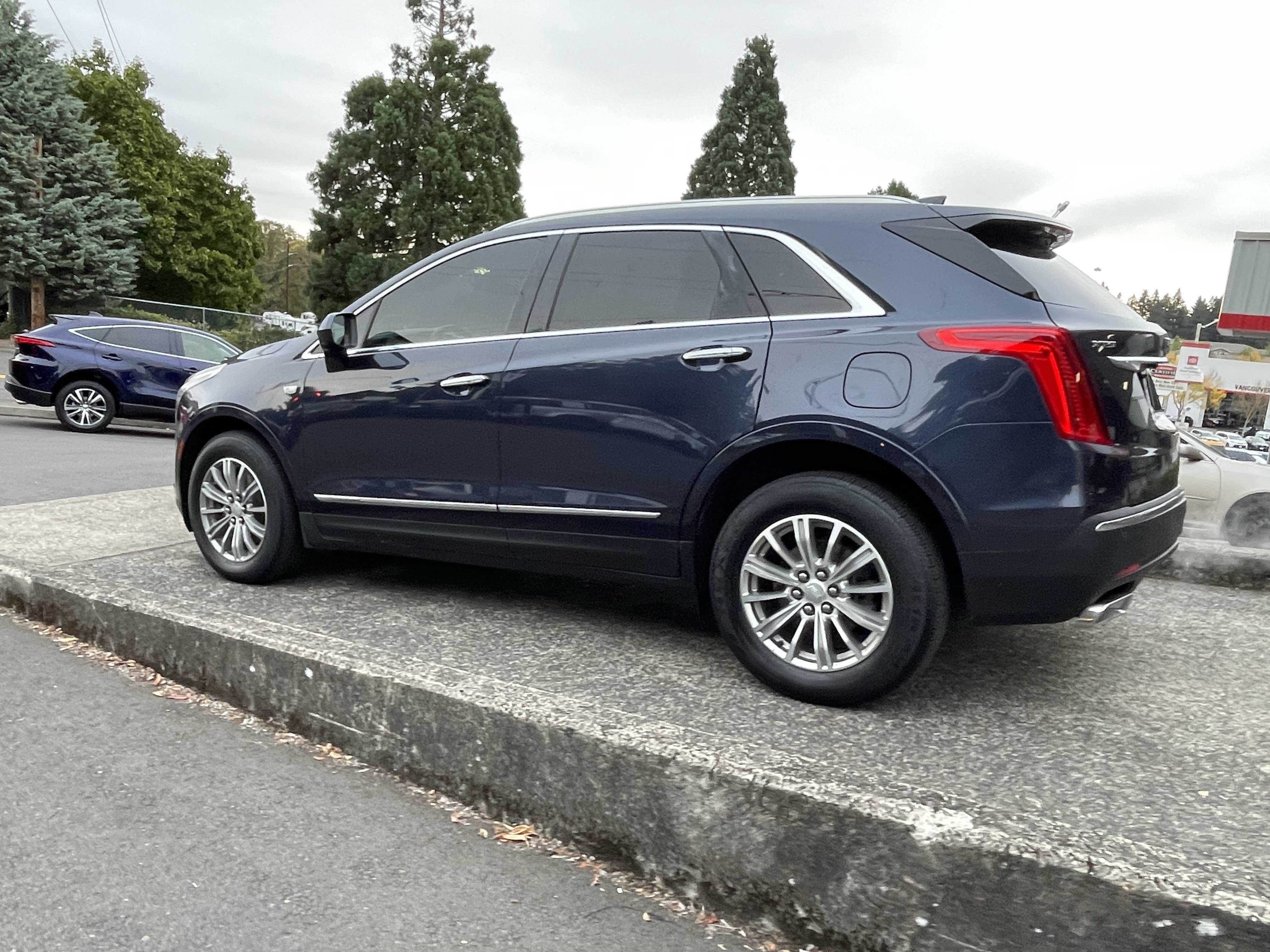 Used 2018 Cadillac XT5 Luxury w/ Driver Awareness Package FWD image 5