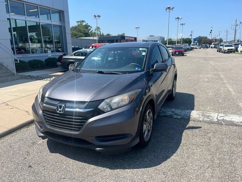 Used 2017 Honda HR-V LX image 7