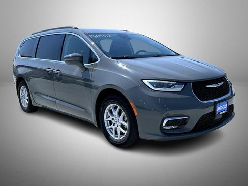 Used 2022 Chrysler Pacifica Touring-L FWD image 3