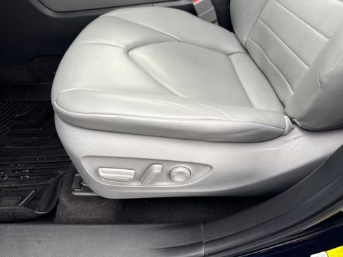 Used 2023 Toyota Highlander L image 11