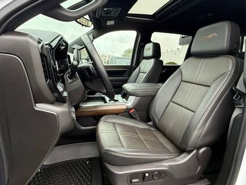 Used 2025 Chevrolet Silverado 2500 High Country w/ Technology Package image 12