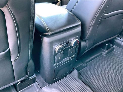 Used 2022 Ford Explorer XLT w/ Equipment Group 202A image 10