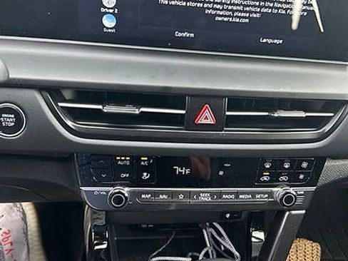 Certified 2025 Kia Seltos EX w/ EX Sunroof Package FWD image 17