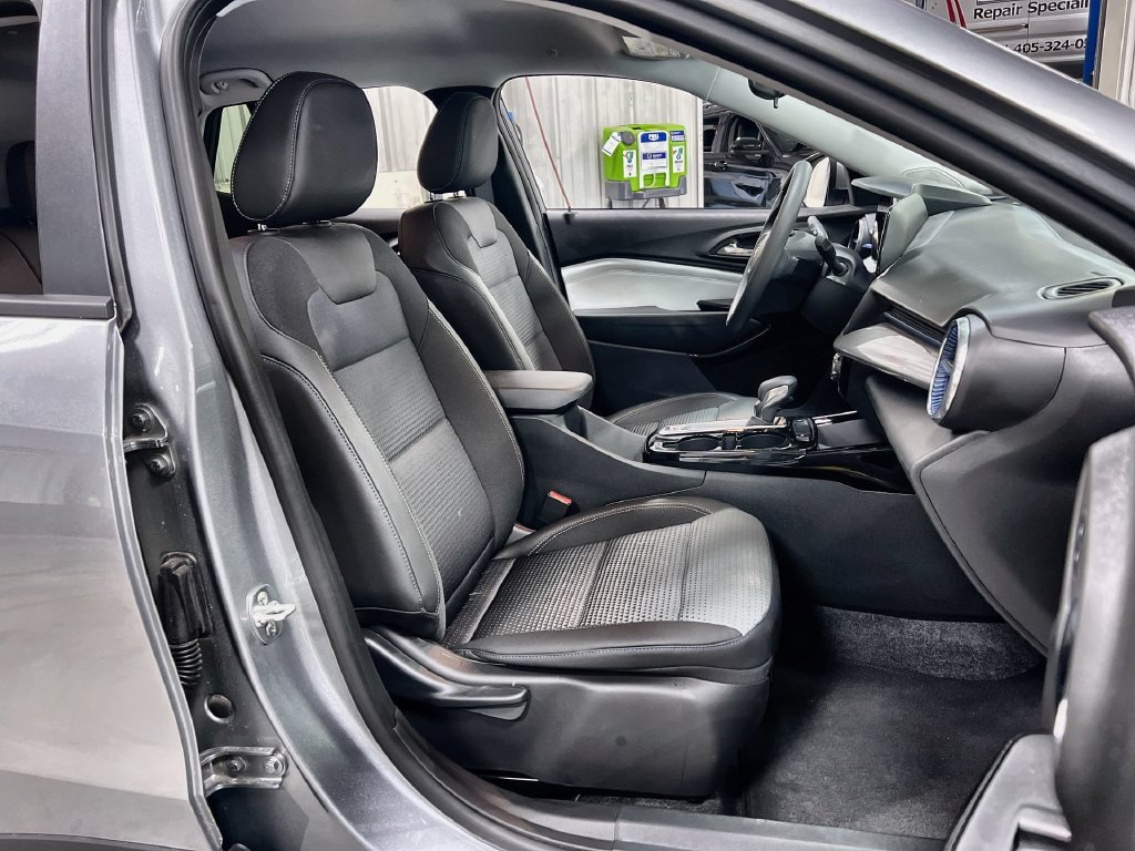 Used 2026 Chevrolet Trax LT FWD image 25