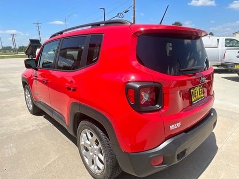 Used 2015 Jeep Renegade Latitude FWD image 5