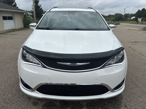 Used 2019 Chrysler Pacifica Limited w/ Advanced Safetytec Group FWD image 14