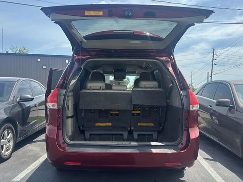Used 2011 Toyota Sienna XLE FWD image 23