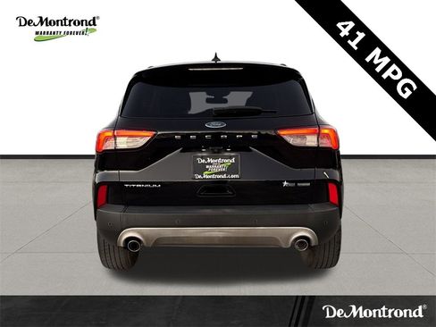 Used 2020 Ford Escape Titanium image 6