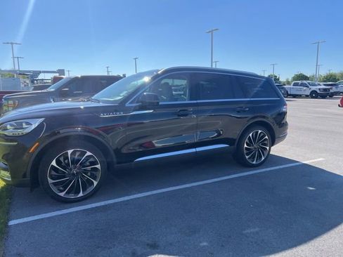 Used 2023 Lincoln Aviator Reserve w/ Equipment Group 201A AWD/4WD image 2