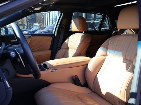 Used 2023 Lexus LS 500 w/ Luxury Package image 33