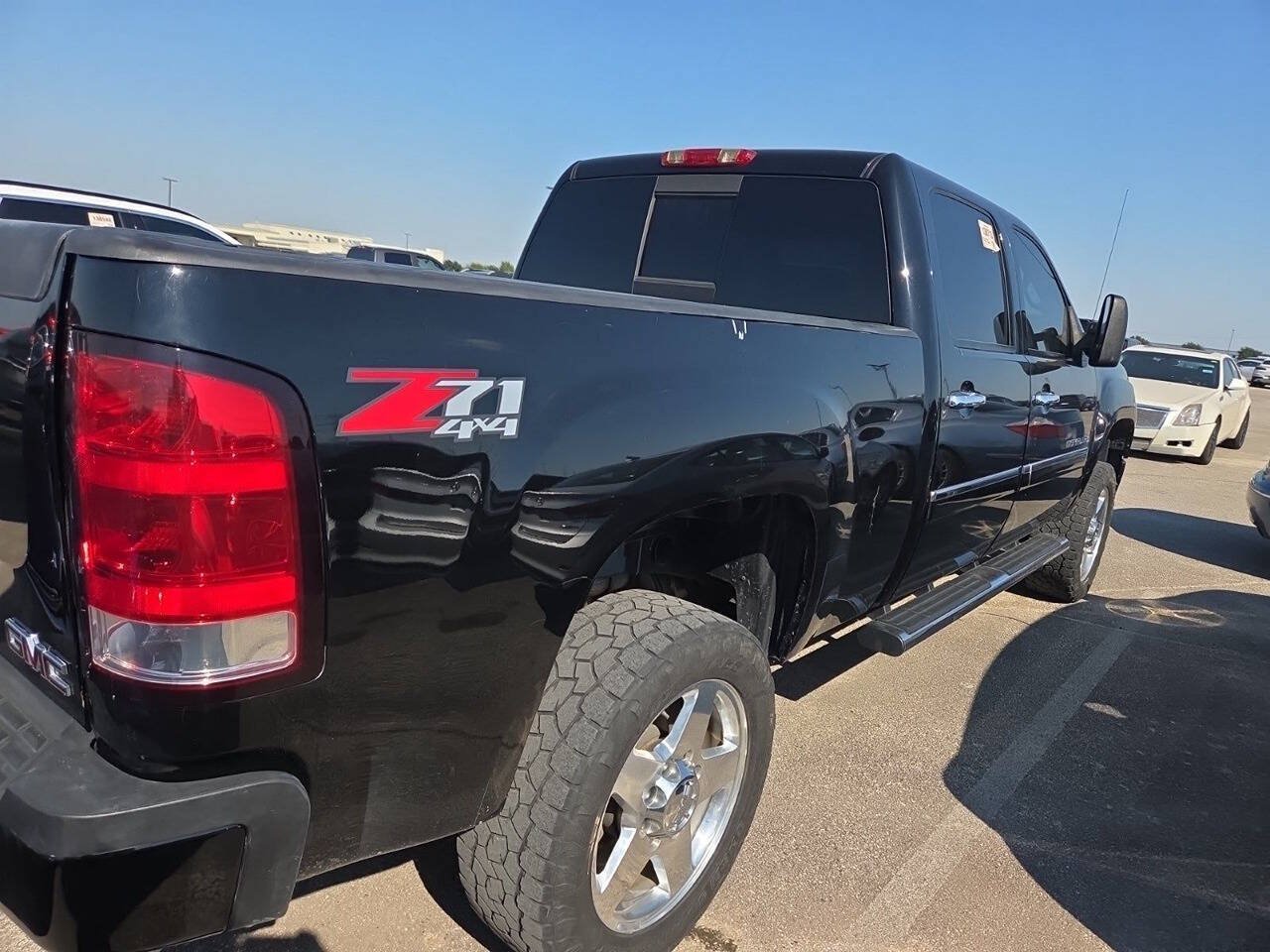 Used 2014 GMC Sierra 2500 Denali w/ Suspension Package, Off-Road AWD/4WD image 25