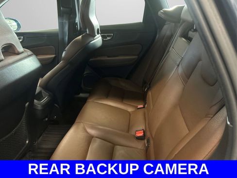 Used 2020 Volvo XC60 T5 Momentum image 10