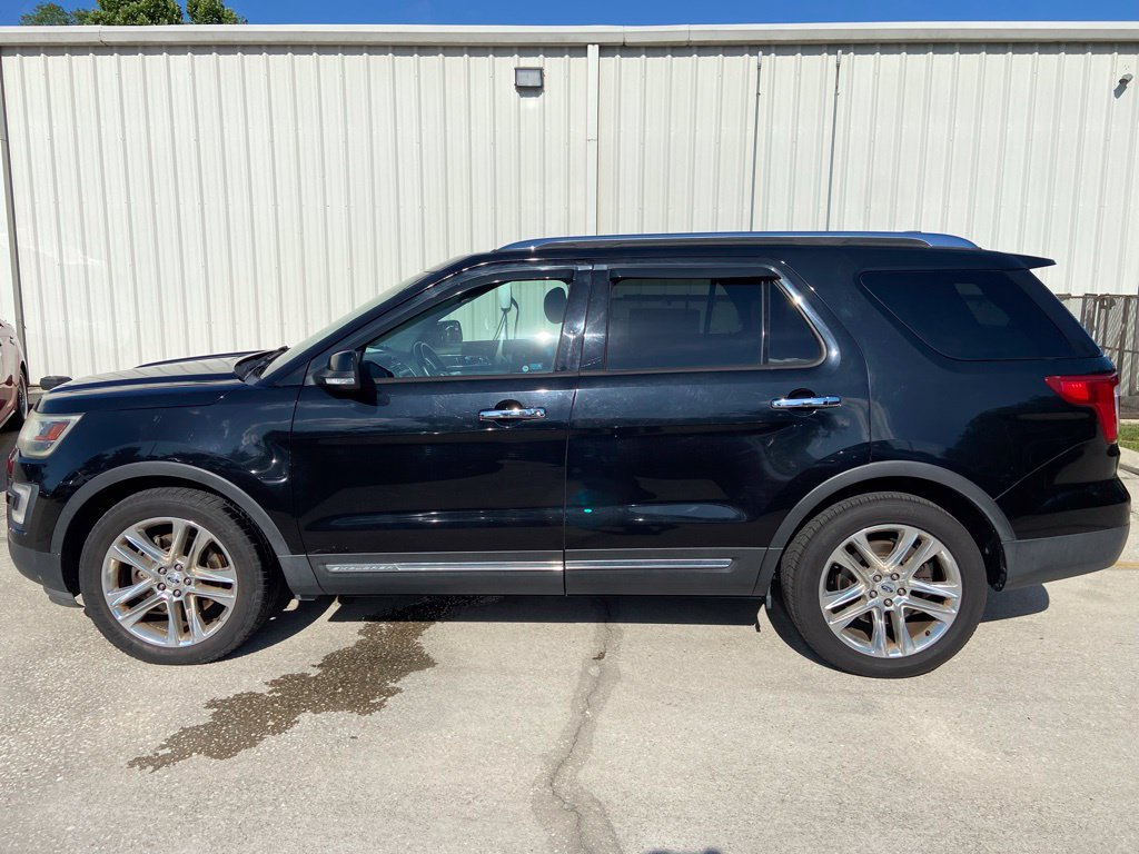 Used 2017 Ford Explorer Limited w/ Class II Trailer Tow Package FWD image 2