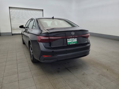 Used 2025 Volkswagen Jetta SE image 6