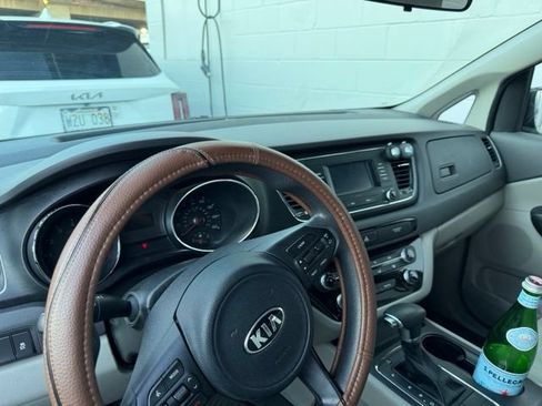 Used 2018 Kia Sedona LX FWD image 22